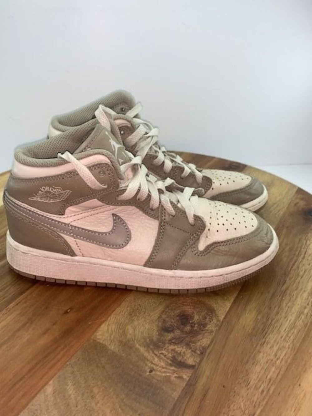 Nike Air Jordan 1 Mid GS Legend Brown Khaki Kids Size 3.5 Y HF4781-203 Sneakers - Picture 6 of 14